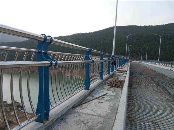 荣昌不锈钢桥梁护栏的特点及其在桥梁安全中的重要作用