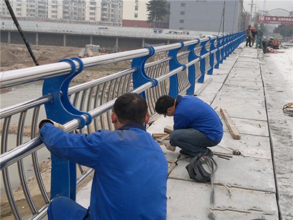 荣昌不锈钢桥梁护栏除锈维护的重要性及其方法