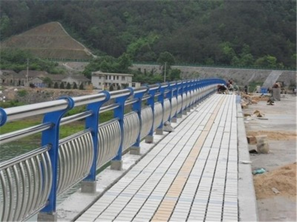 荣昌不锈钢桥梁护栏是一种什么材质的护栏